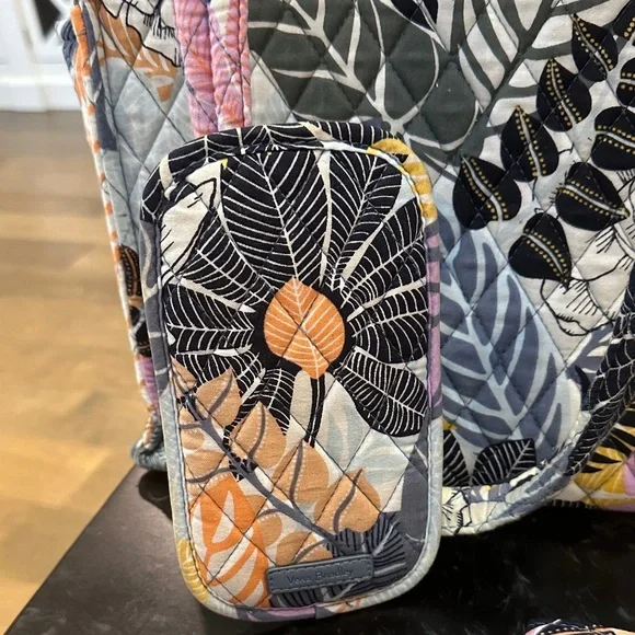 Vera Bradley, Palm Floral, Vibrant Quilted Floral Accessory Set - Picture 8 of 16